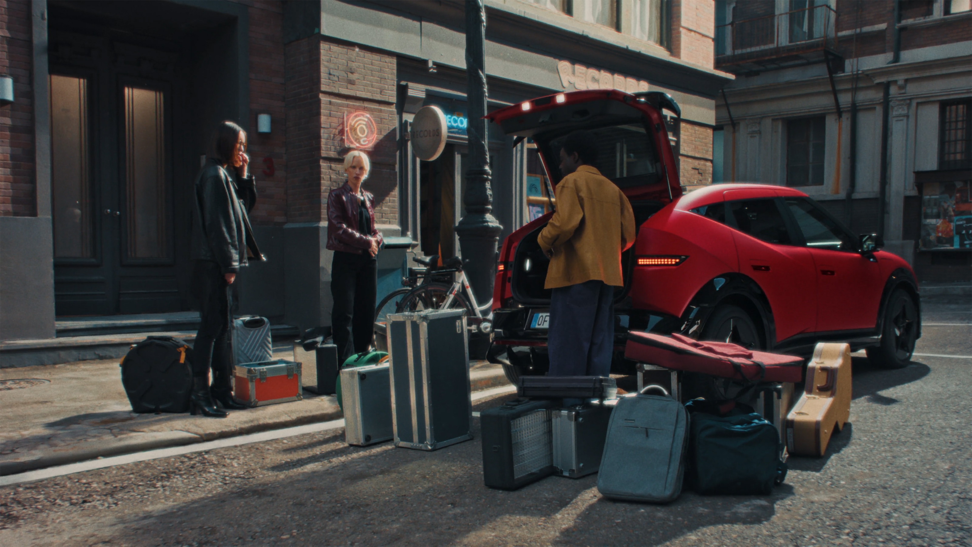 Hyundai_IONIQ-3_Exterior-Rear_Luggage_Video-Still.jpg